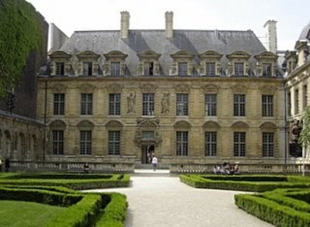 Hôtel de Sully 